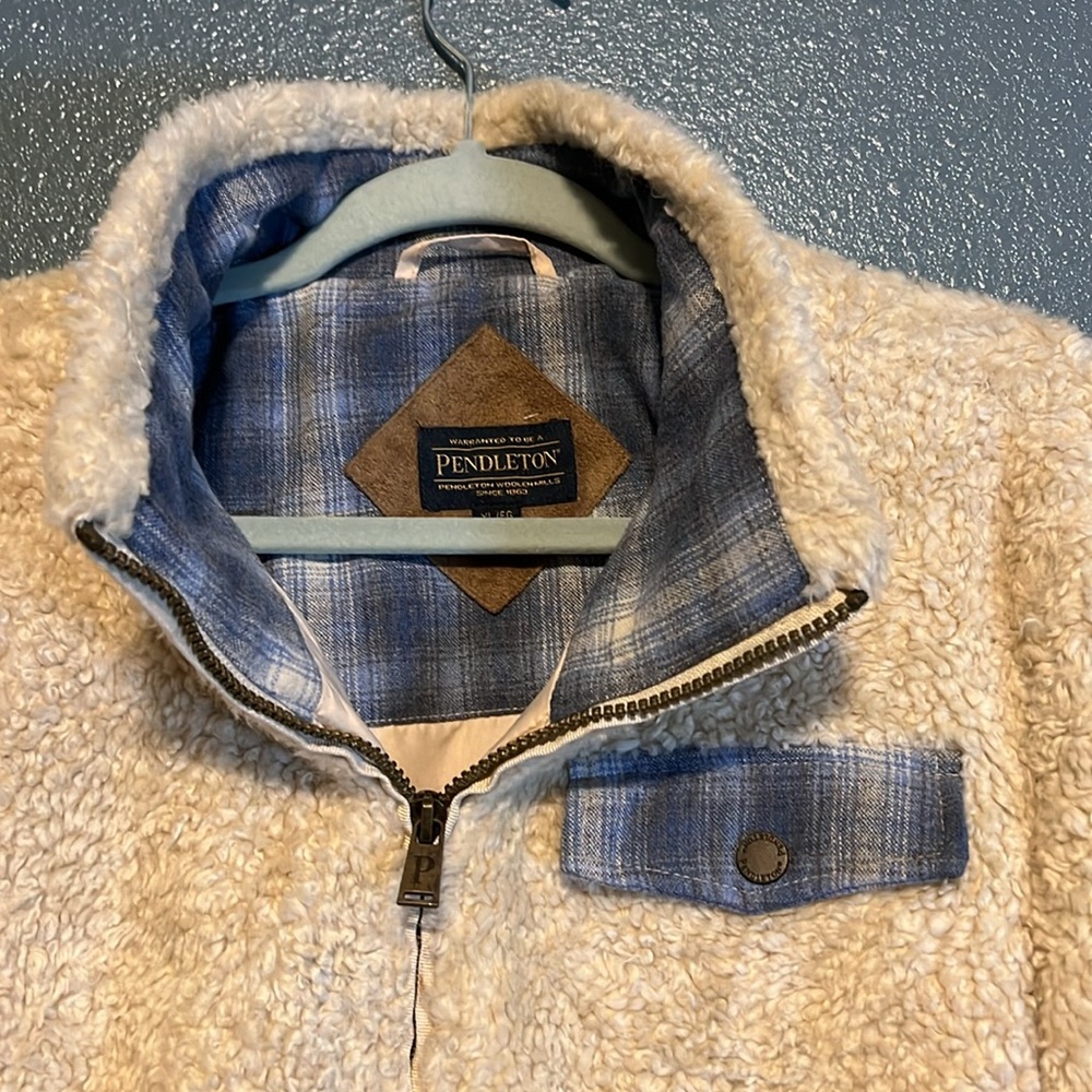 Pendleton coat - Picture 3 of 7